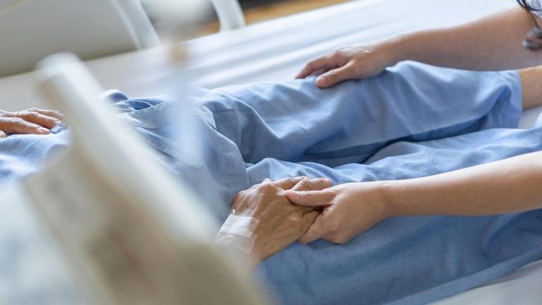 end-of-life-care-issues-and-challenges-envision-hospice