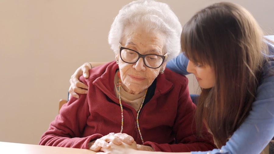 Nurse supporting a woman through the 7 stages of dementia before death.
