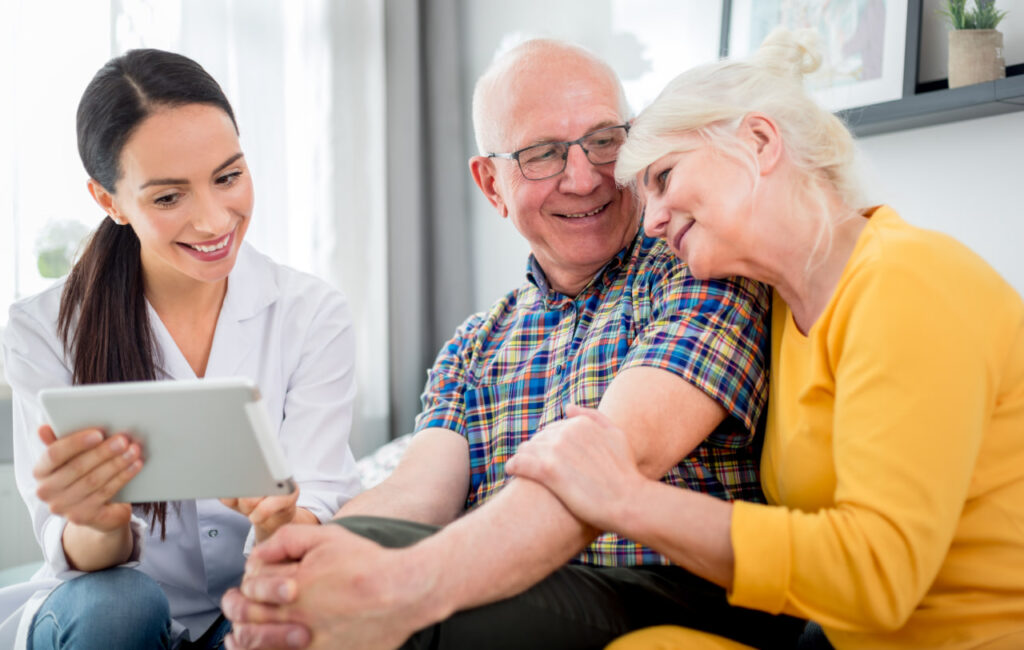 Elderly couple talking with a hospice social worker.